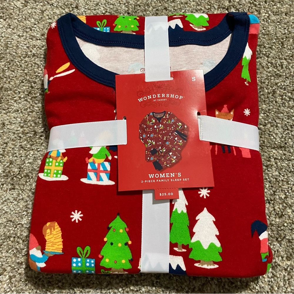 NWT Women’s Small Pajamas Winter Set